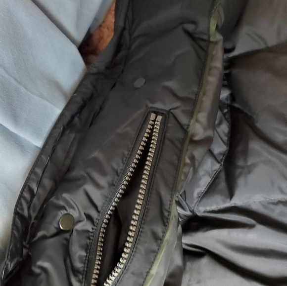 Banana Republic Down Vest - Picture 10 of 10